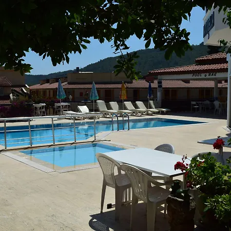 Apartahotel Naturella 4*