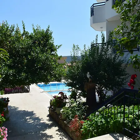 Naturella Apartahotel 4*