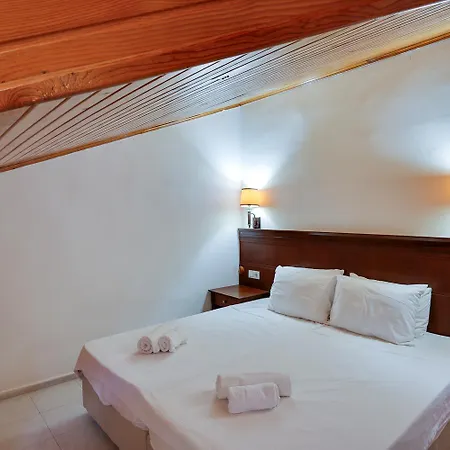 Naturella 4*